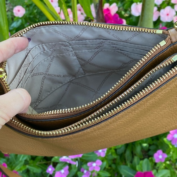 Michael Kors Tan Brown Leather Double Compartment Zippered Crossbody Purse - Picture 5 of 17